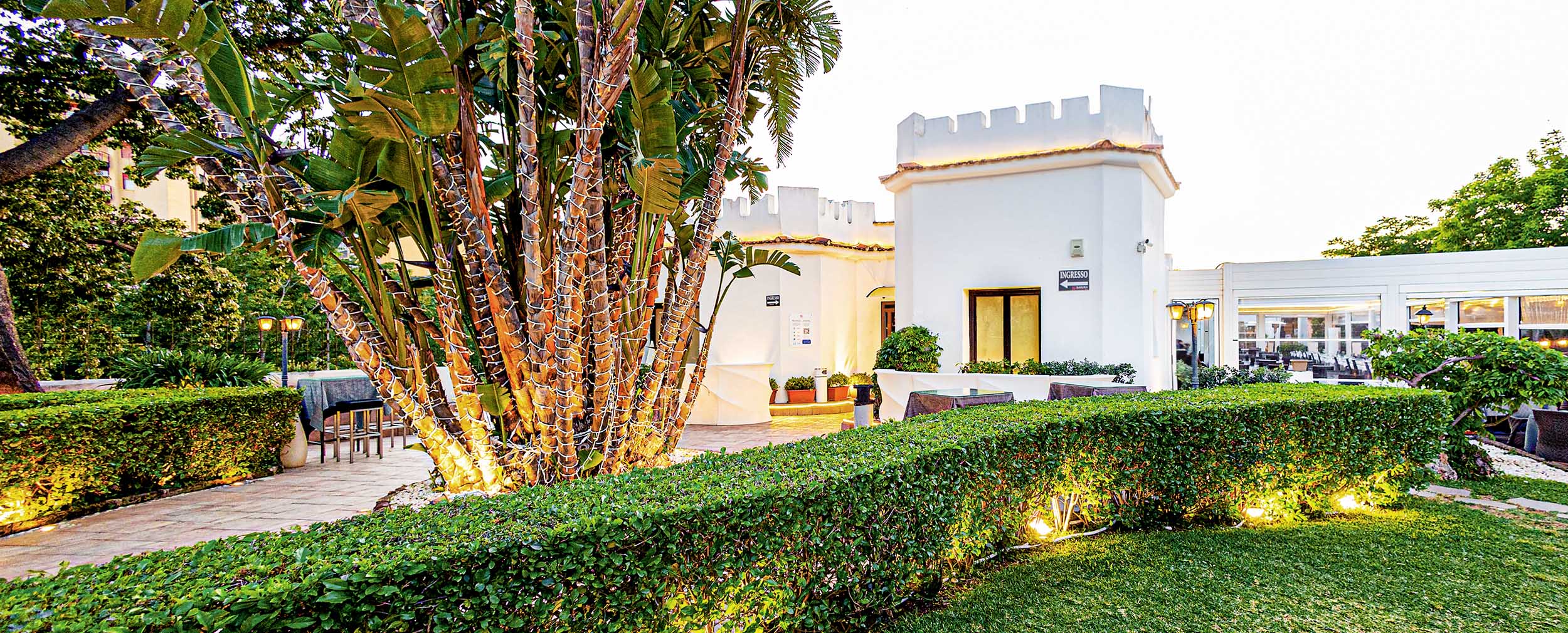 sakura-home-slider1-2